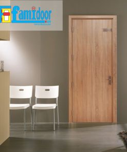 Cửa gỗ MDF LAMINATE L5tại Showroom Famidoor thuộc dòng sản phẩm cửa gỗ công nghiệp MDF phủ nhựa.